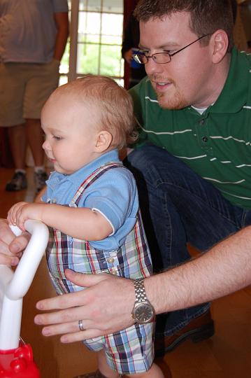 Downsized Image [Carter's 1st Bday_0150.JPG - 2394kB]